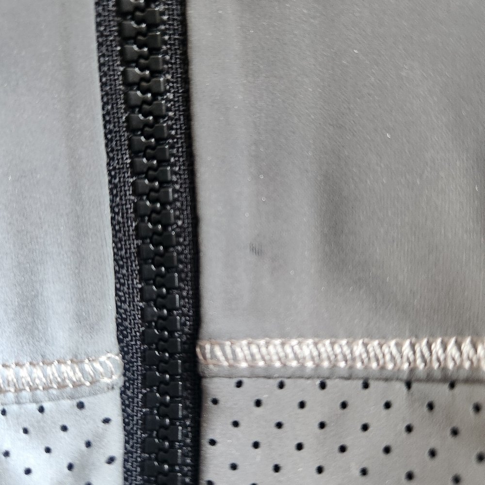 Lululemon Bright Reflective Silver Black Bomber Jacket Zip Size 6 EUC - Picture 10 of 10
